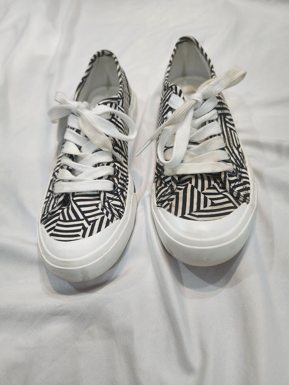 Casual Black & White Geometric Lace-Up Sneakers - Women's Rocket Dog